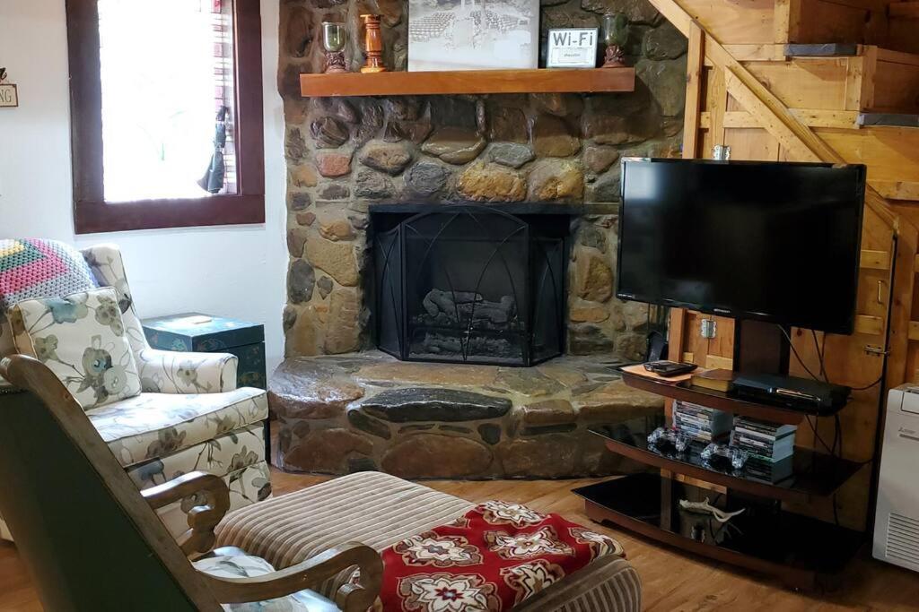 Waterwheel Cabin By The Creek Murphy Exterior photo
