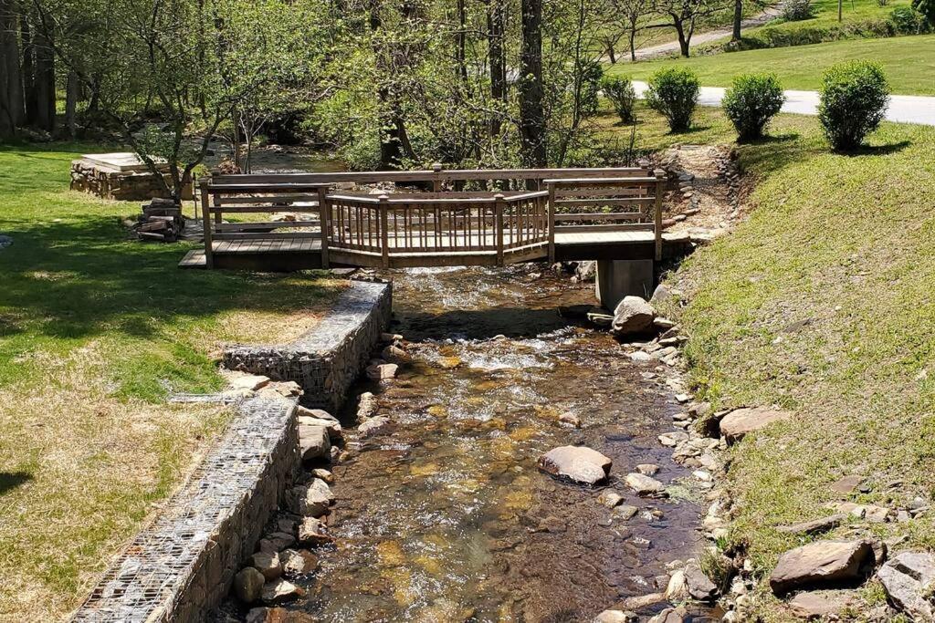 Waterwheel Cabin By The Creek Murphy Exterior photo