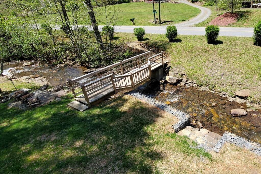 Waterwheel Cabin By The Creek Murphy Exterior photo